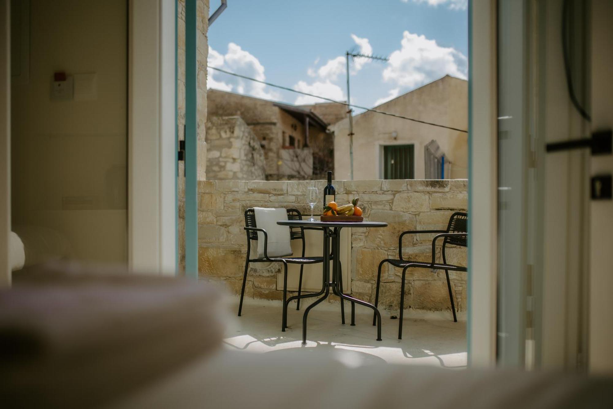 Smaragda'S Guest Rooms Limassol Luaran gambar
