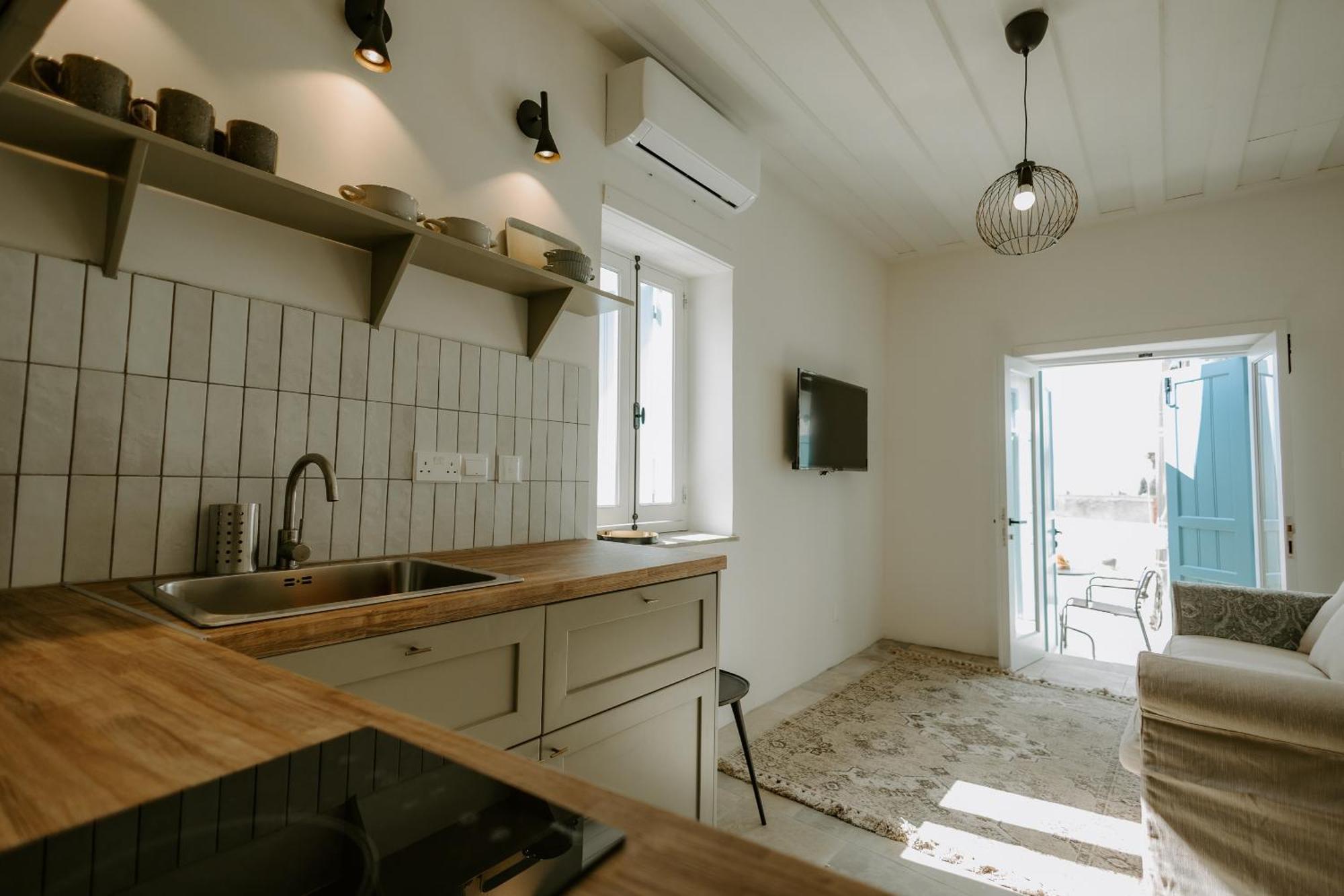 Smaragda'S Guest Rooms Limassol Luaran gambar